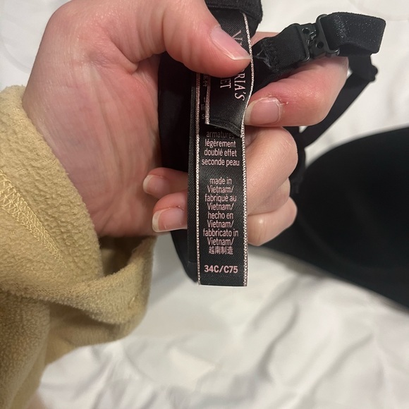 Victoria Secret Seamless Bra - Picture 2 of 2